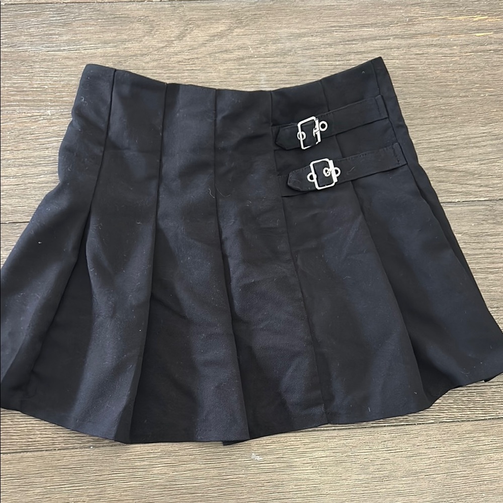 H&M Black Pleated Skirt with Buckle Details